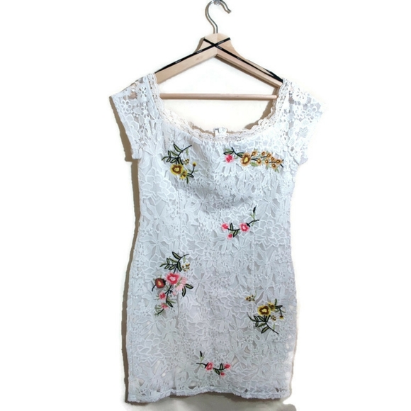 FOREVER 21 NWT Cream Knit Multicolor Floral Embroidered Off The Shoulder Dress L - Picture 2 of 16